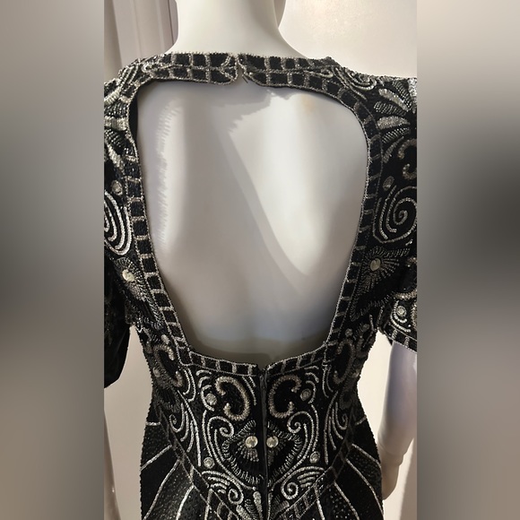 Vintage FRENCH COLLEZIONI silver sequin black silk gown, heavily beaded. - Picture 6 of 12